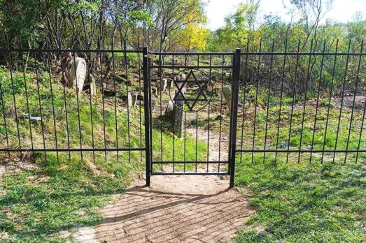 Tomashpil Old Jewish Cemetery