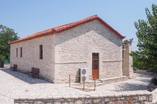 Church of Zoodochos Pigi, Karpofora